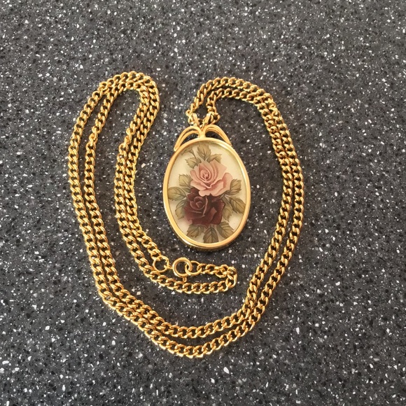 Vintage Gold Tone Necklace with Floral Pendant - Picture 5 of 14